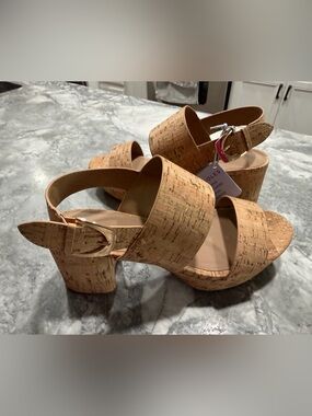 Aerosoles Cork Block Heel Sandals NWT | Size 8 | Gold Fleck Platform Sandals